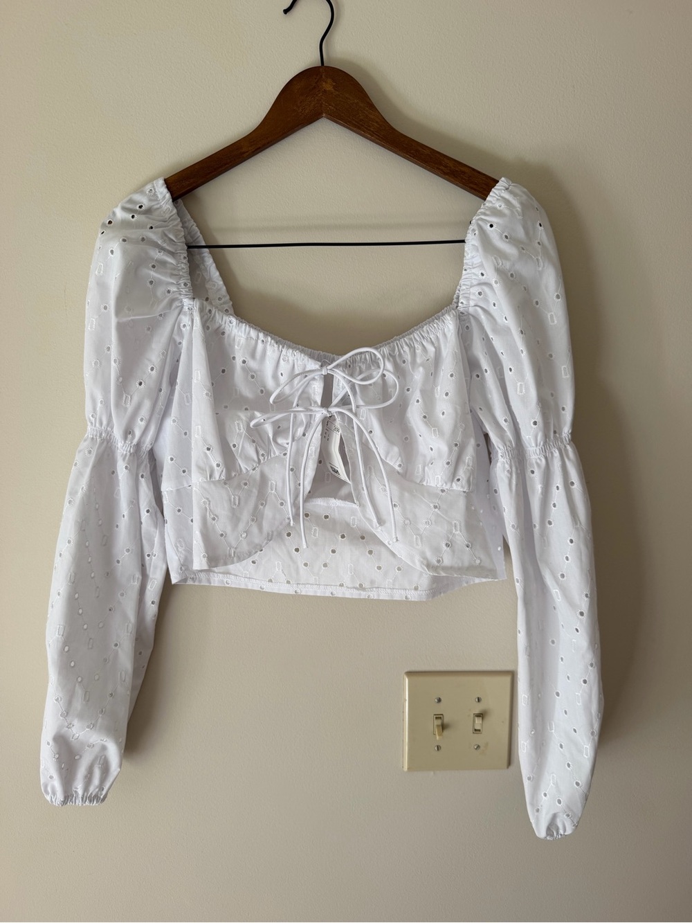 NWT H&M White Cropped Eyelet Tie-Front Peasant Top, Size Large